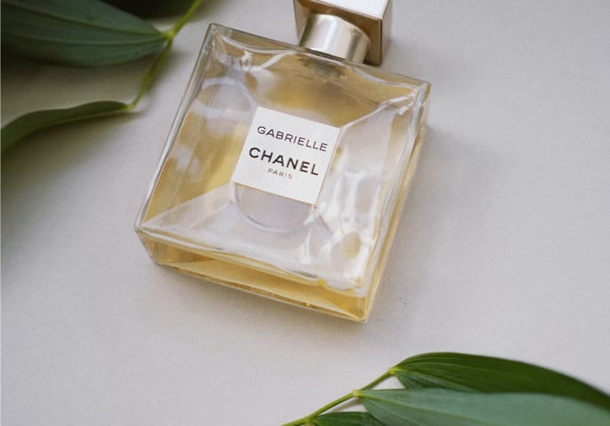 parfume with leafs